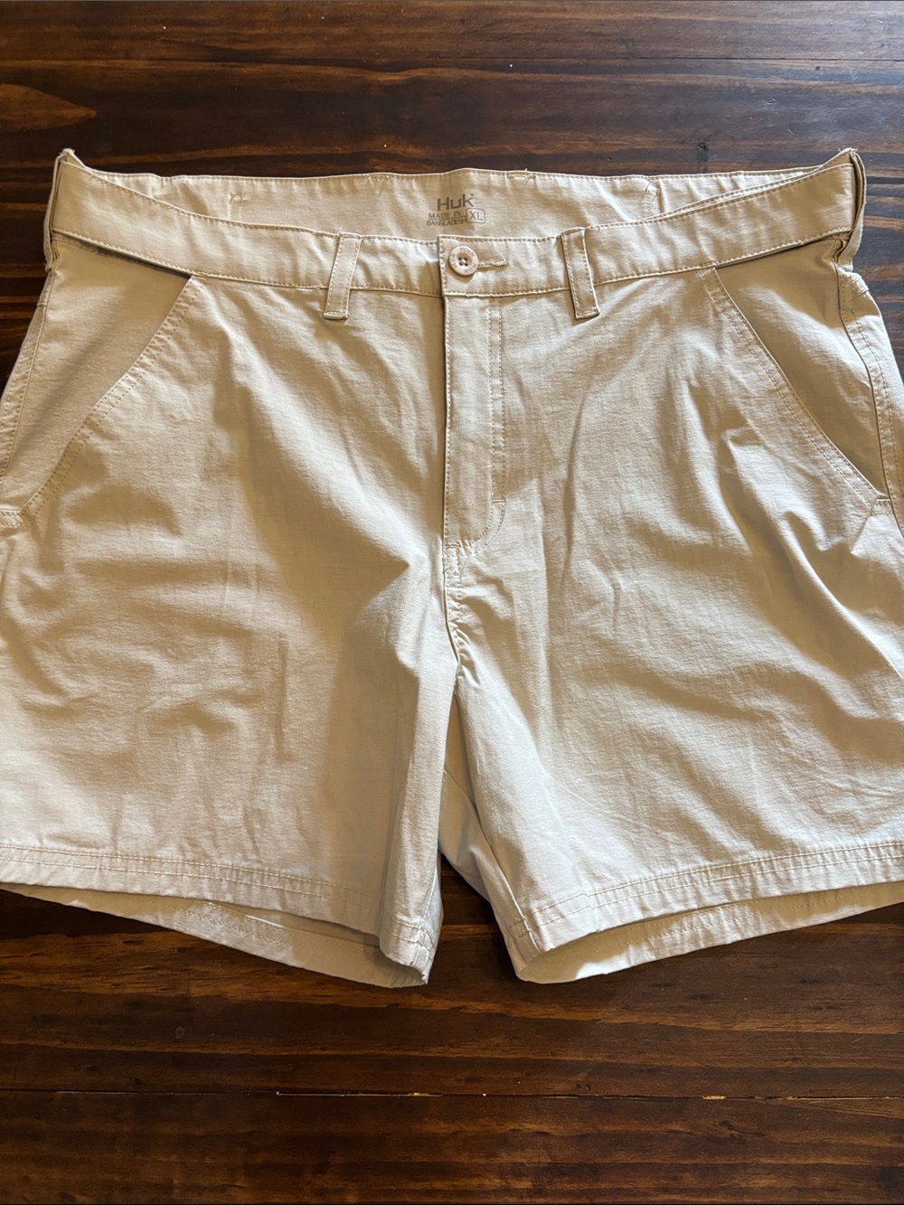 Huk next level xl khaki fishing shorts